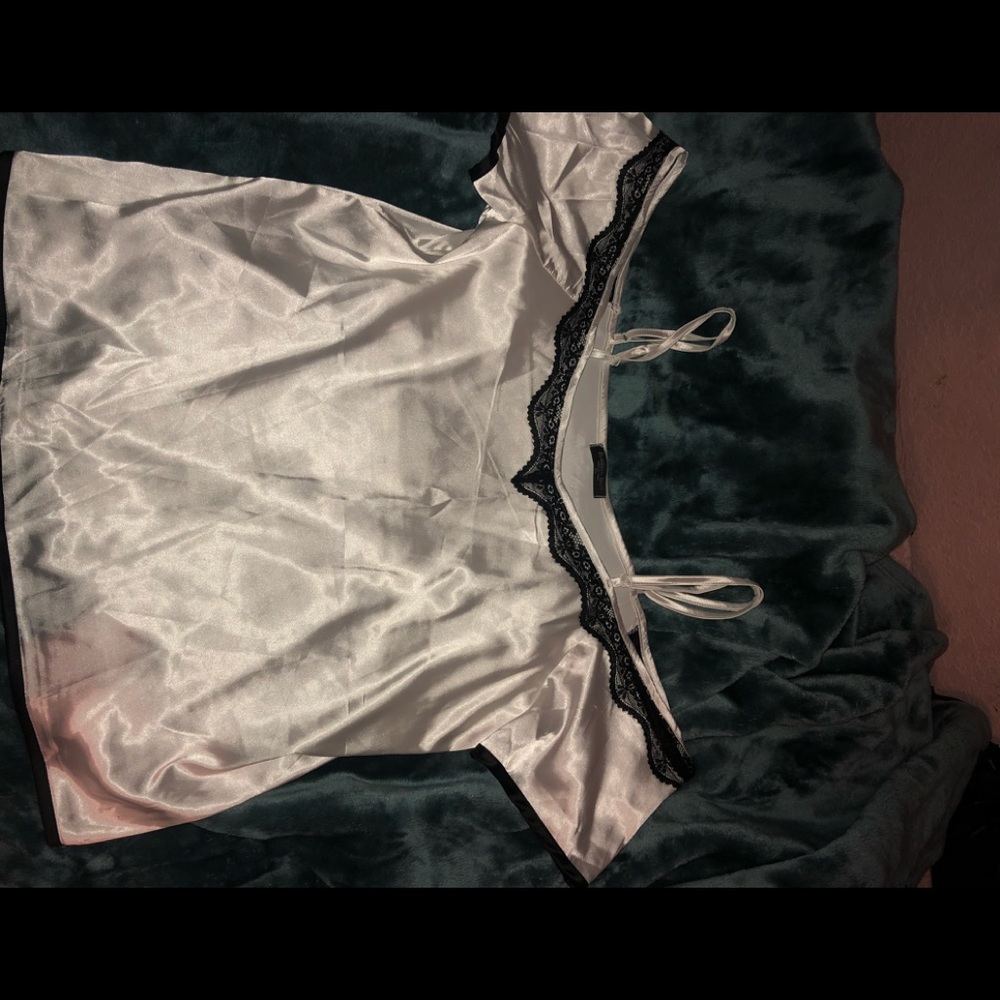 Silky sleeping top and shorts